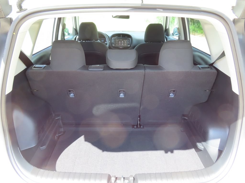 Certified 2025 Kia Soul LX w/ LX Technology Package FWD image 12