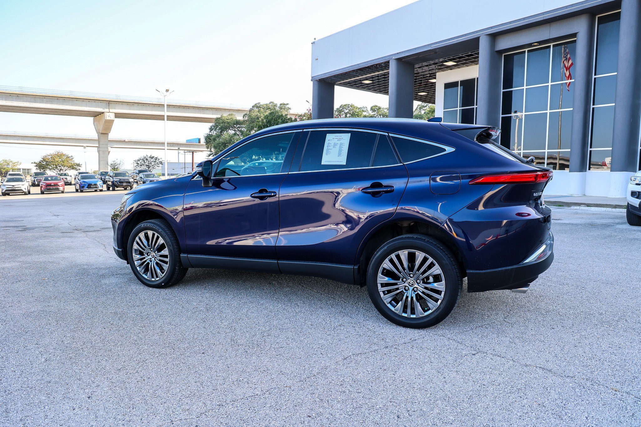 Certified 2022 Toyota Venza XLE AWD/4WD image 10