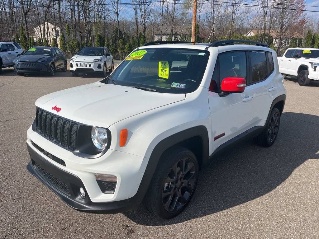 Used 2023 Jeep Renegade Latitude w/ Sun/Sound Group AWD/4WD image 2