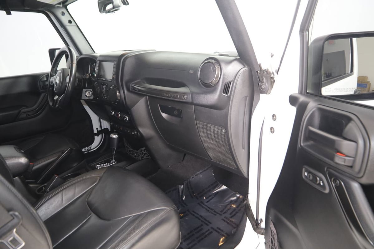 Used 2017 Jeep Wrangler Unlimited Sahara AWD/4WD image 36