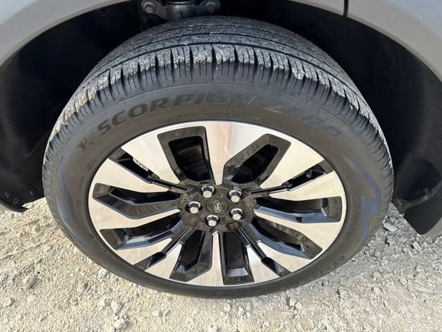 Used 2025 Ford Explorer Platinum w/ LUX Leather Package AWD/4WD image 28