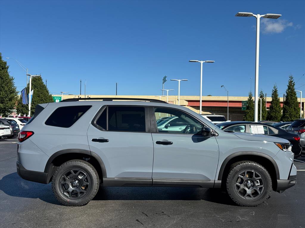 New 2025 Honda Pilot TrailSport image 2