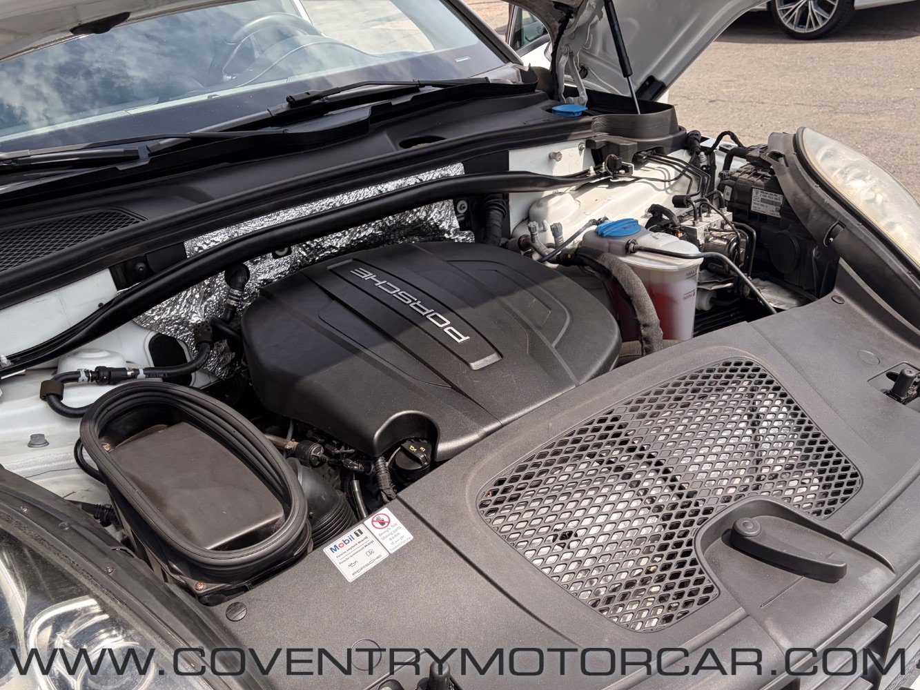 Used 2018 Porsche Macan Sport Edition AWD/4WD image 14