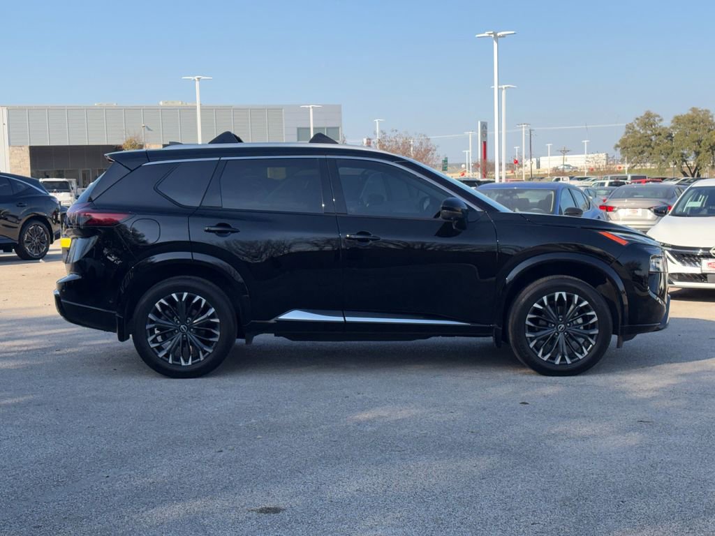 Used 2025 Nissan Rogue Platinum w/ Platinum Premium Package image 4