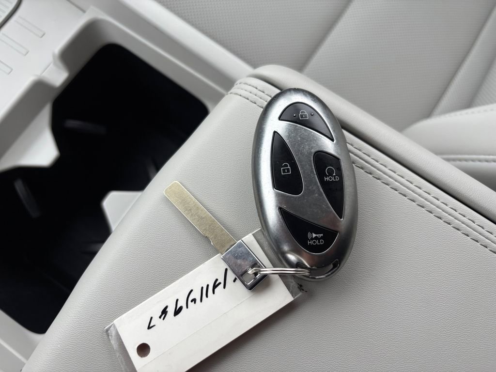 Used 2025 Hyundai Santa Fe SEL image 33