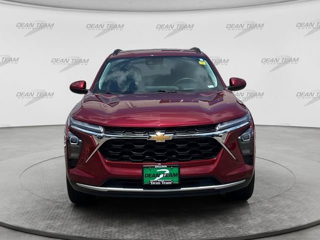 Used 2024 Chevrolet Trax LT w/ Driver Confidence Package FWD image 2