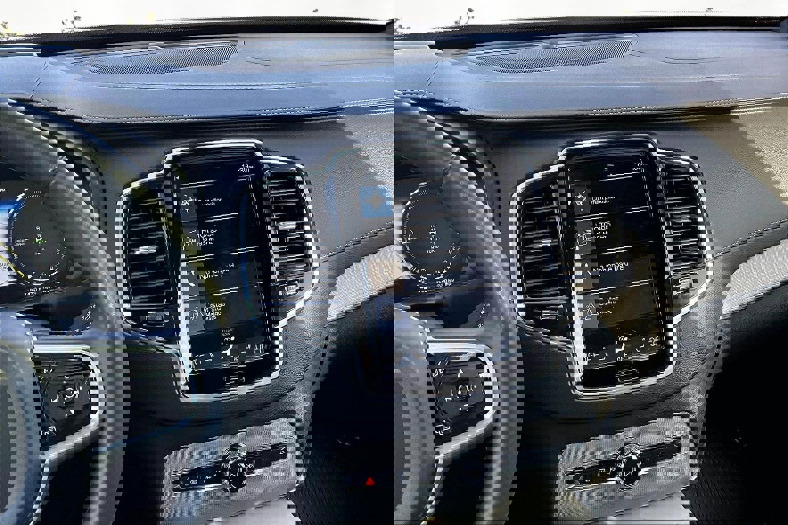 Used 2022 Volvo XC90 T8 R-Design w/ Advanced Package image 6