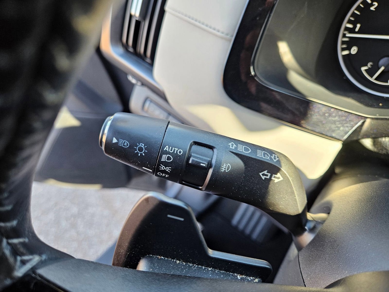 Used 2023 Nissan Pathfinder SL FWD image 15