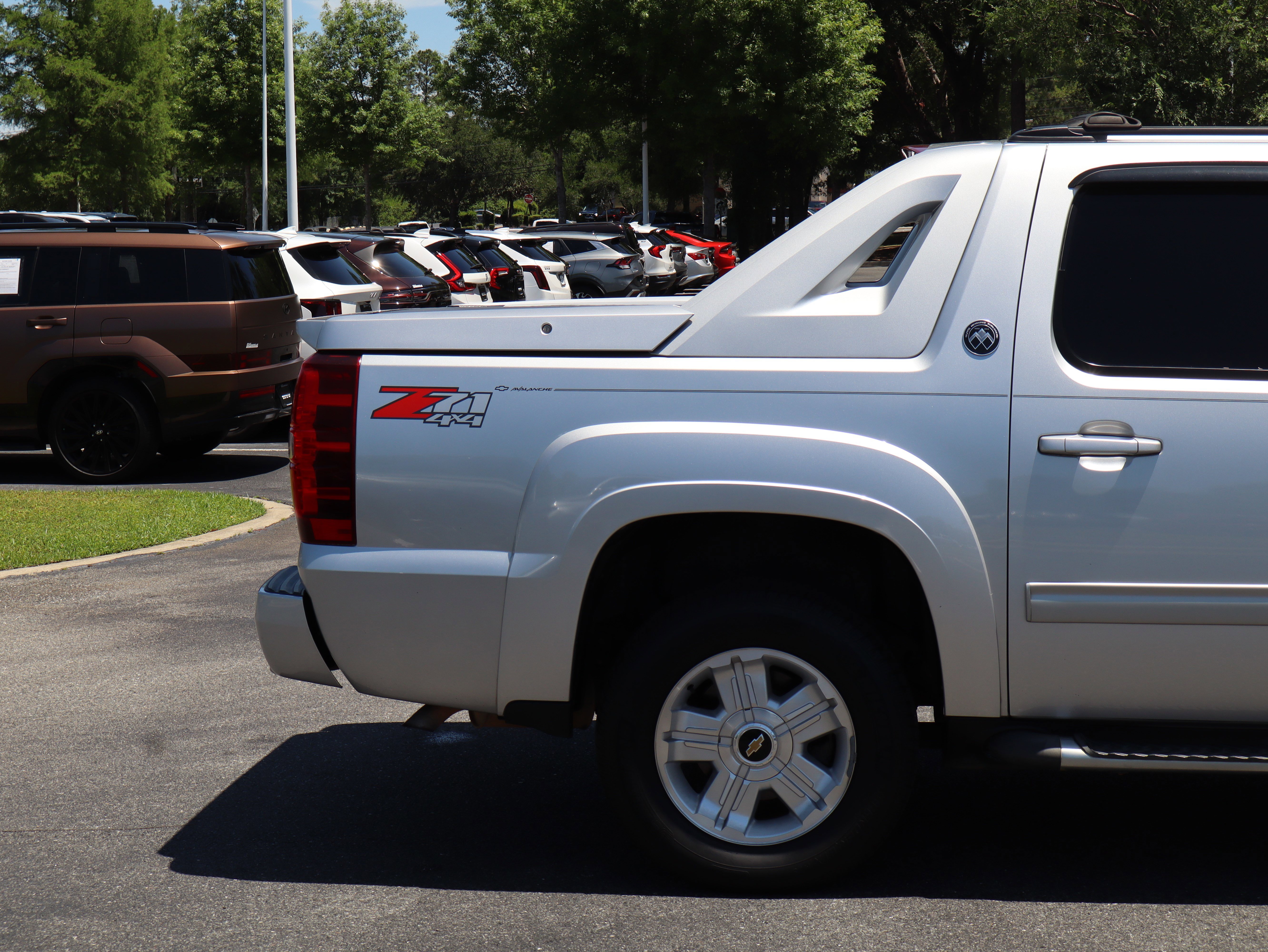 Used 2013 Chevrolet Avalanche LT AWD/4WD image 10