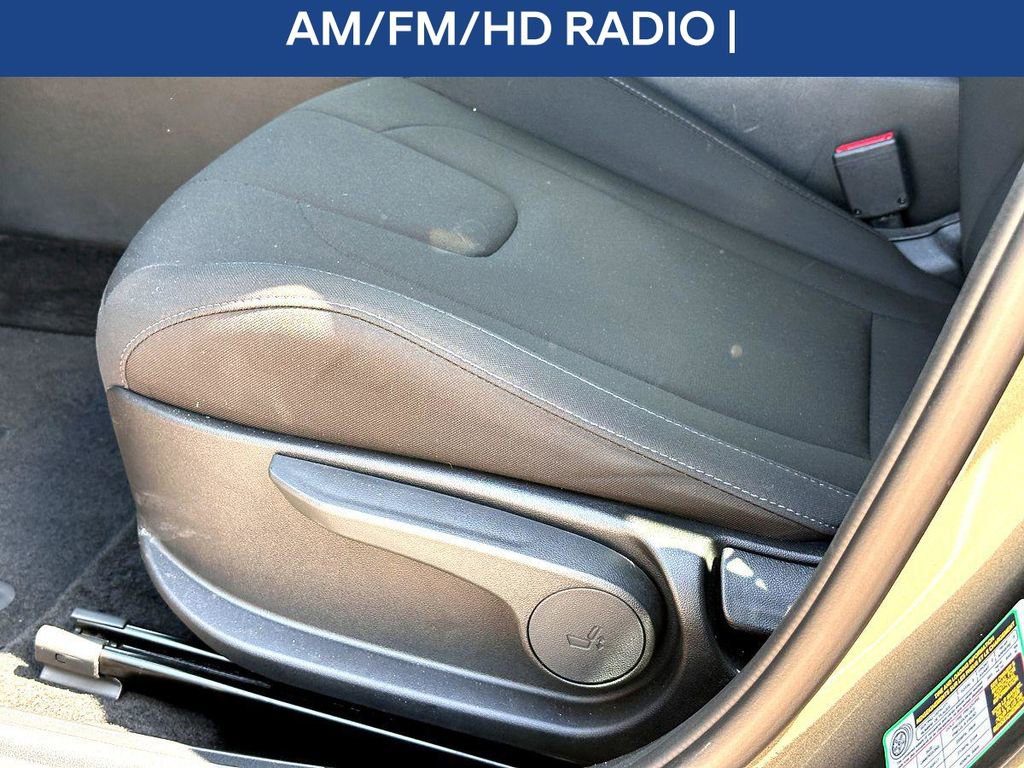Used 2025 Hyundai Elantra Sport image 15
