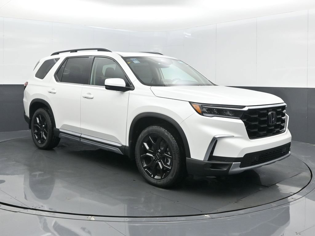 New 2025 Honda Pilot Touring image 1