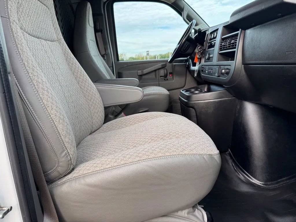 Used 2020 GMC Savana 3500 Extended w/ Driver Convenience Package RWD image 13