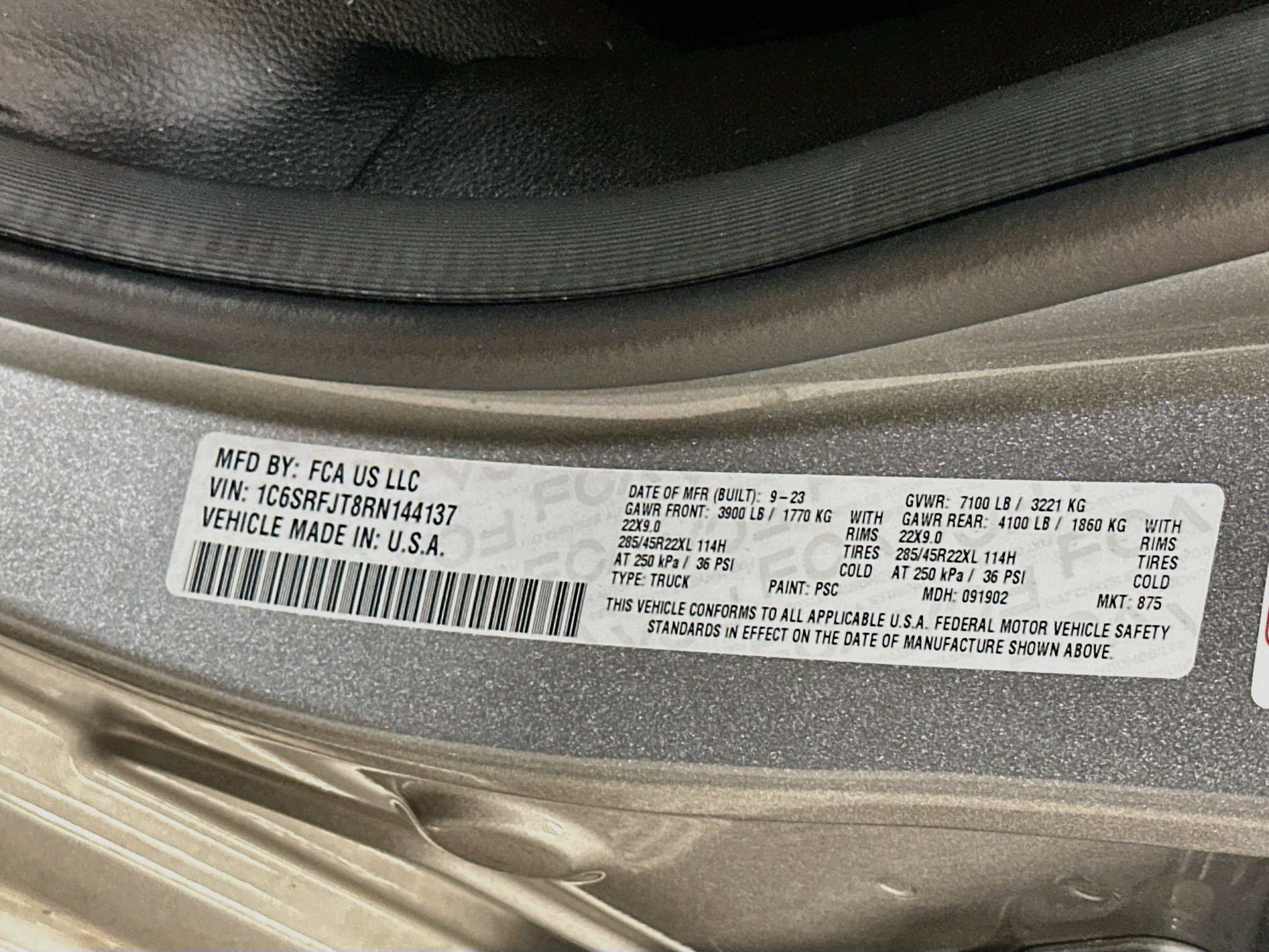 Used 2024 RAM 1500 Laramie AWD/4WD image 12