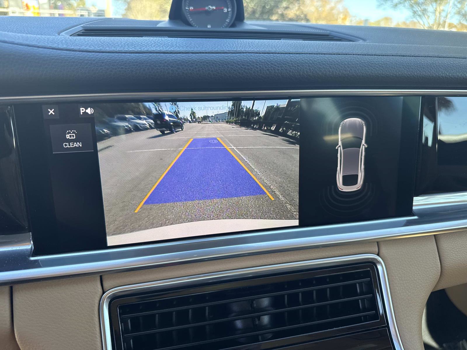 Used 2019 Porsche Panamera 4 image 24