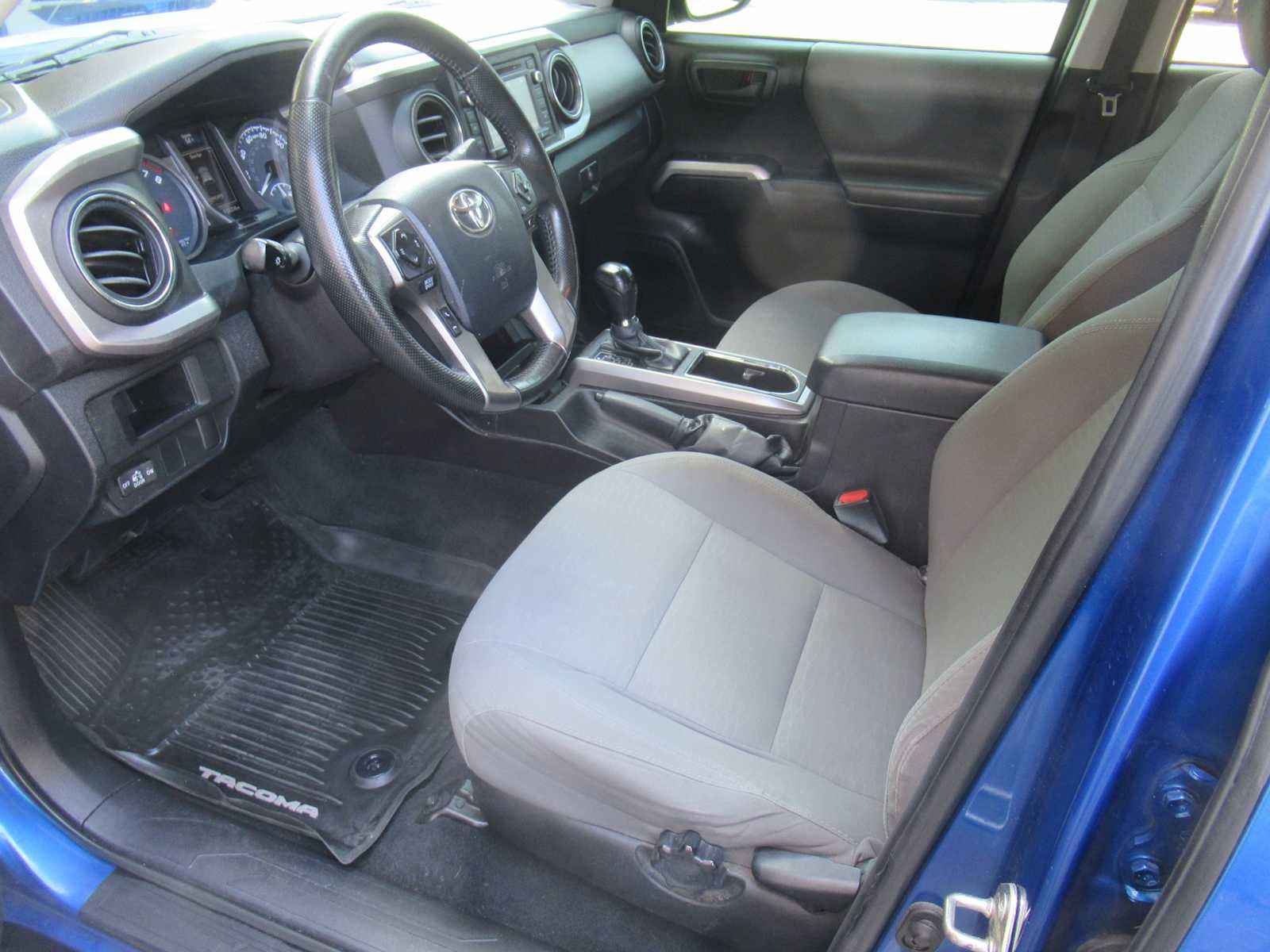 Used 2016 Toyota Tacoma SR5 w/ Towing Package image 19