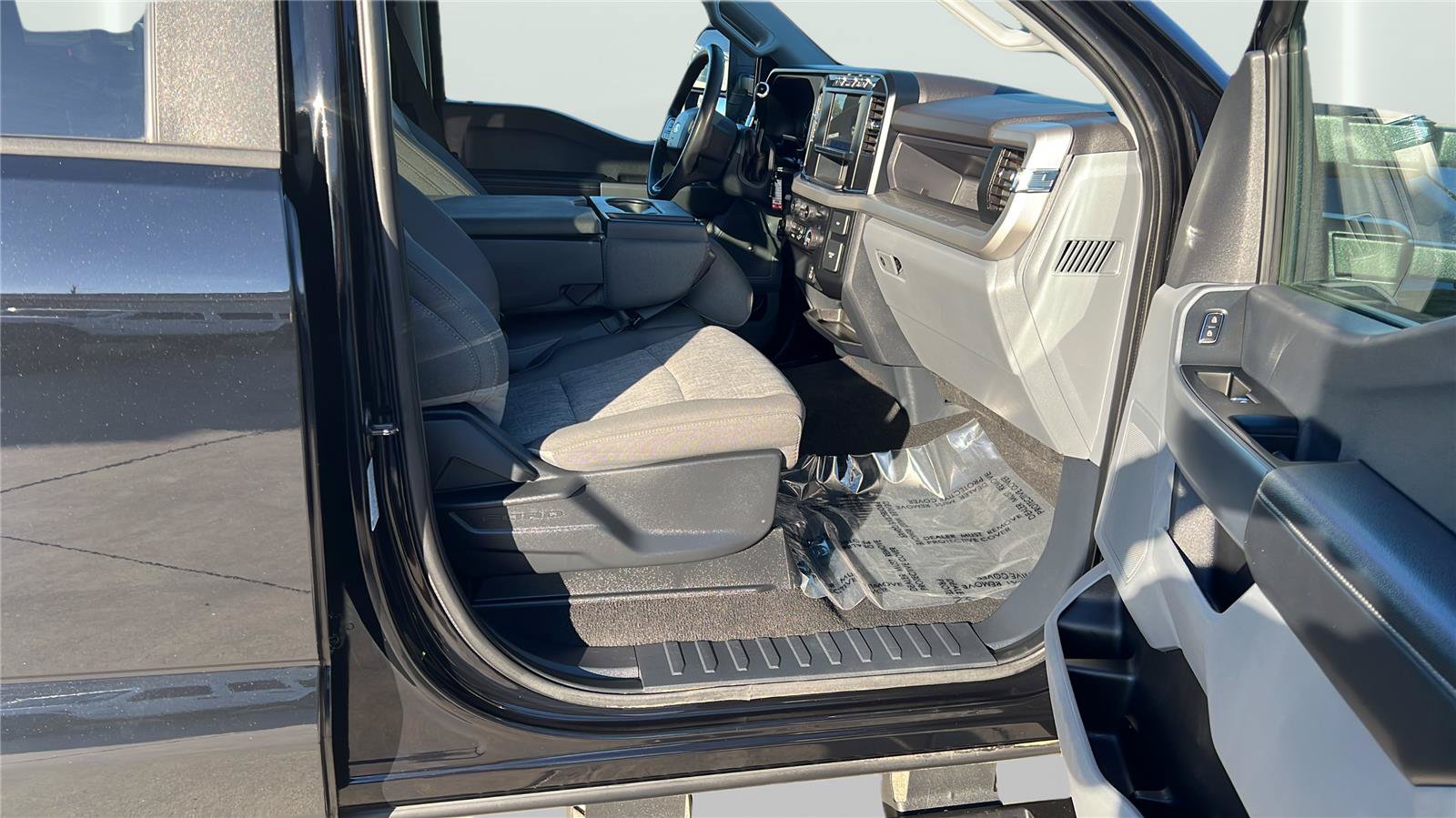 Used 2023 Ford F250 XL w/ STX Appearance Package AWD/4WD image 13
