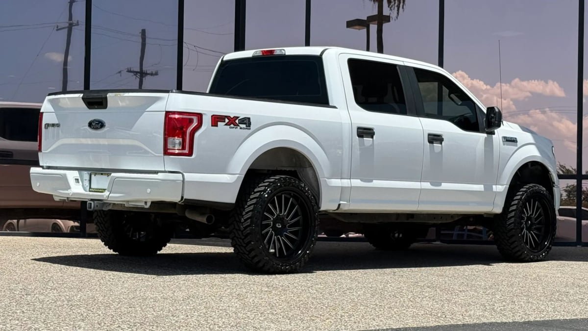 Used 2017 Ford F150 XL w/ Equipment Group 101A Mid AWD/4WD image 12