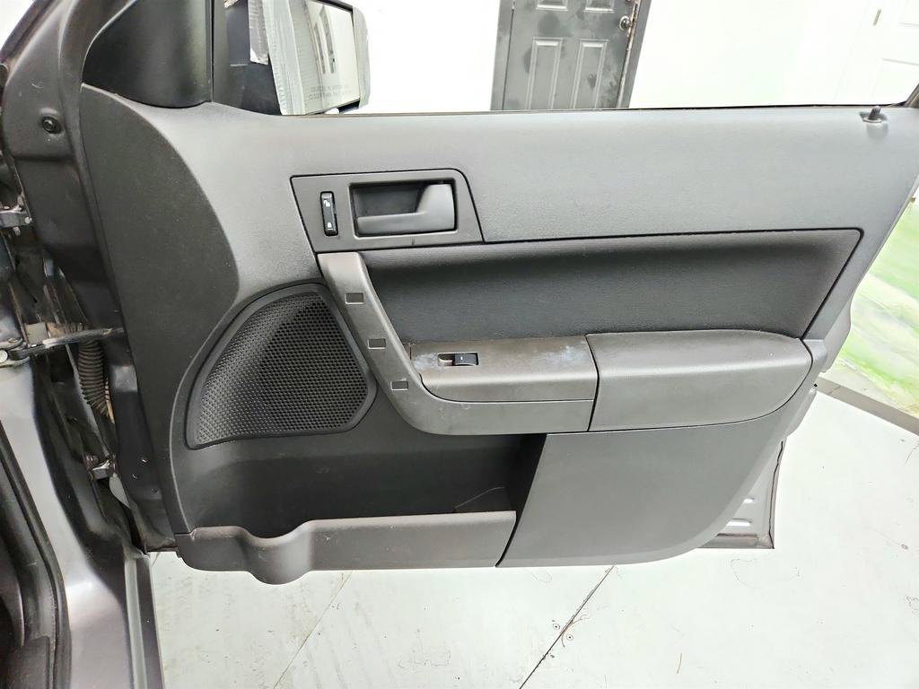 Used 2011 Ford Focus SE w/ 201A Rapid Spec Order Code FWD image 24