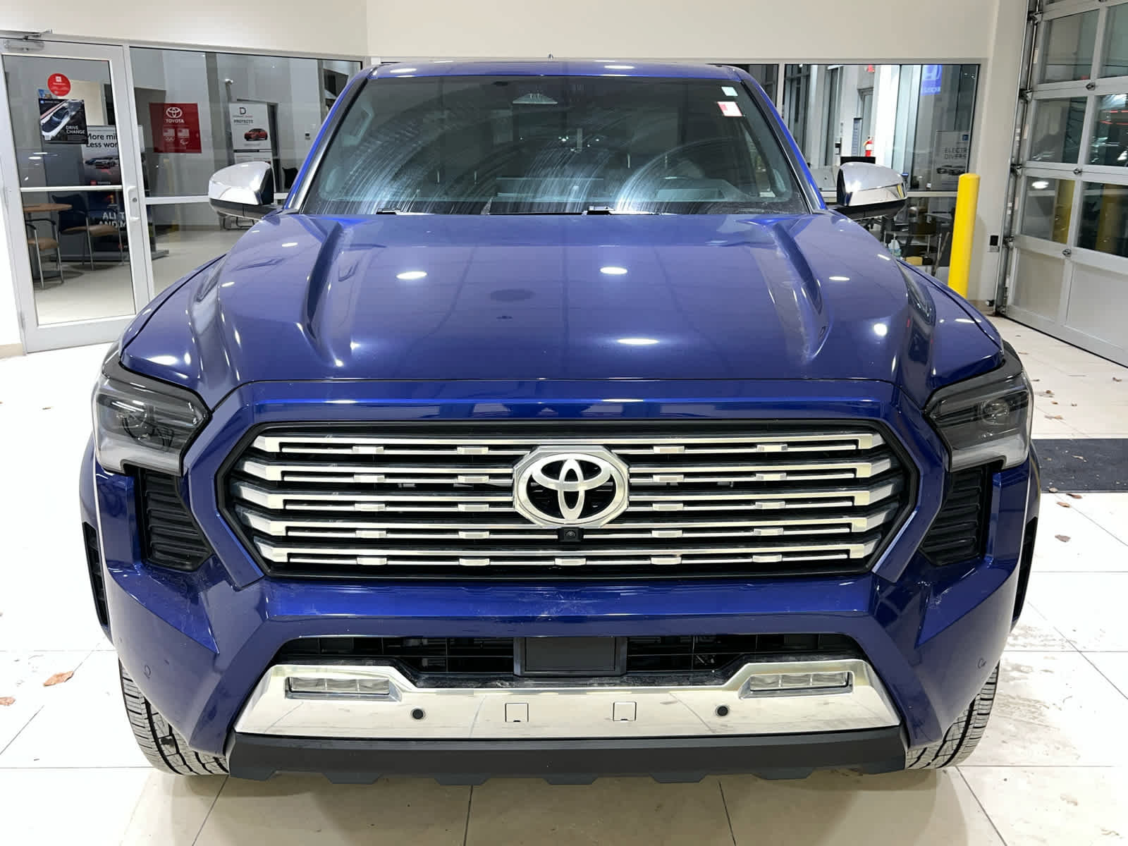 Used 2024 Toyota Tacoma Limited w/ Limited Package (LT) image 3