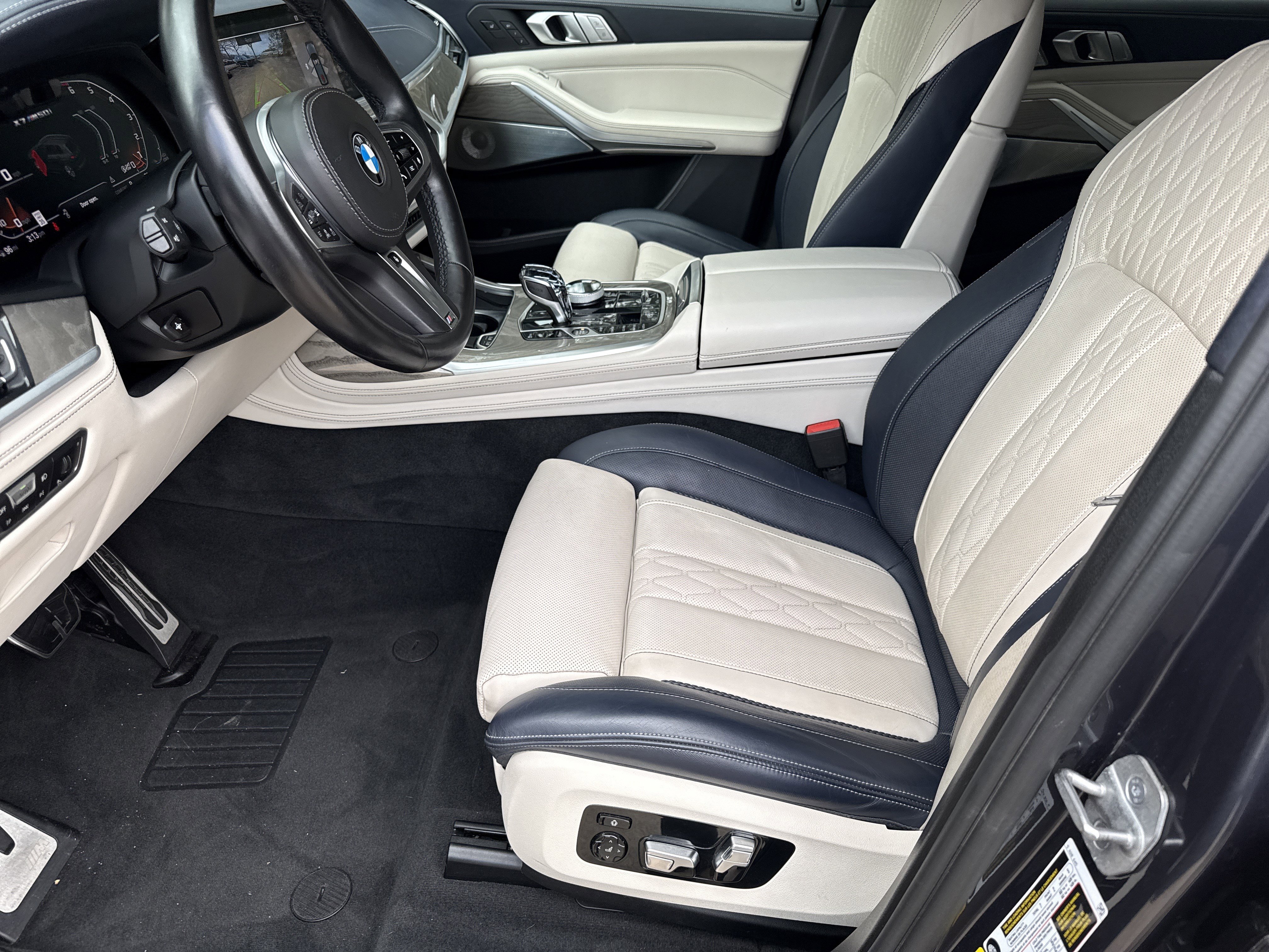 Used 2021 BMW X7 M50i w/ Dynamic Handling Package image 9