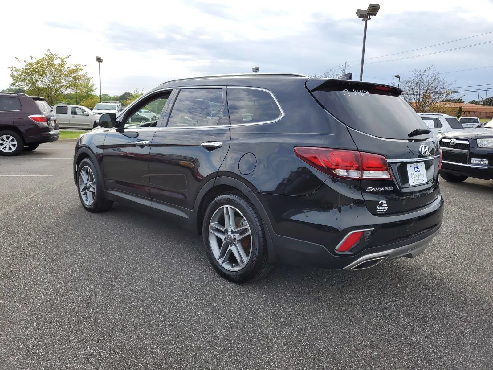Used 2017 Hyundai Santa Fe FWD image 6