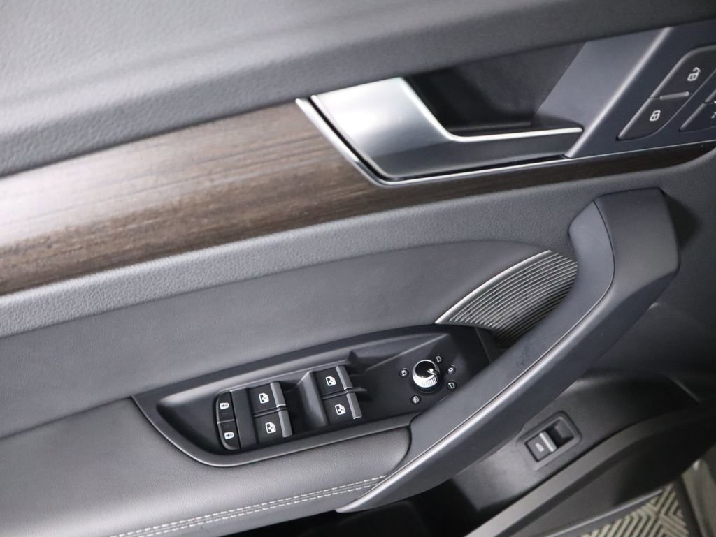 Certified 2025 Audi Q5 2.0T Premium Plus w/ Premium Plus Package image 24