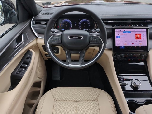 New 2025 Jeep Grand Cherokee Limited w/ Luxury Tech Group II image 16