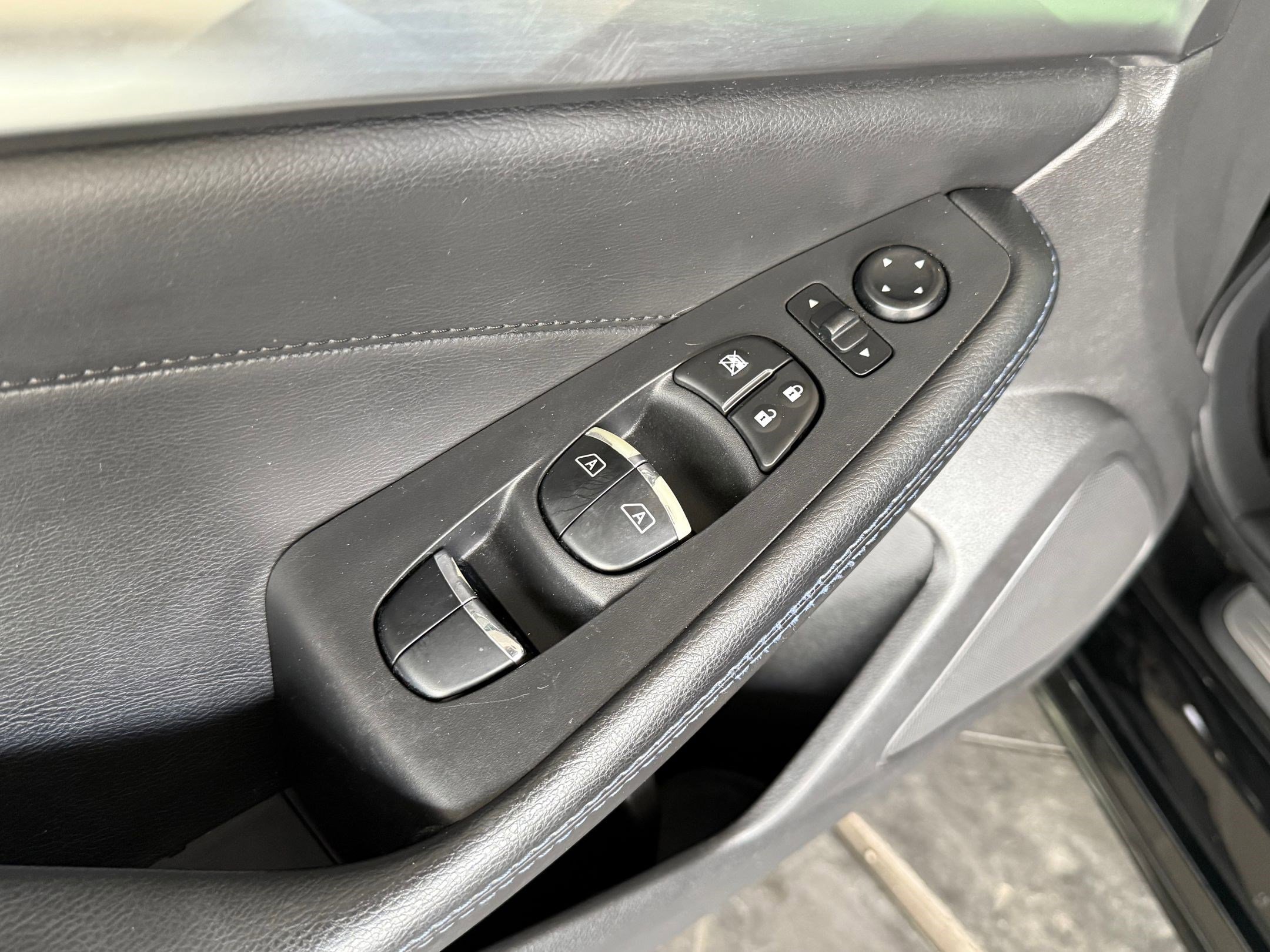 Used 2017 Nissan Maxima SR w/ Midnight Edition image 12