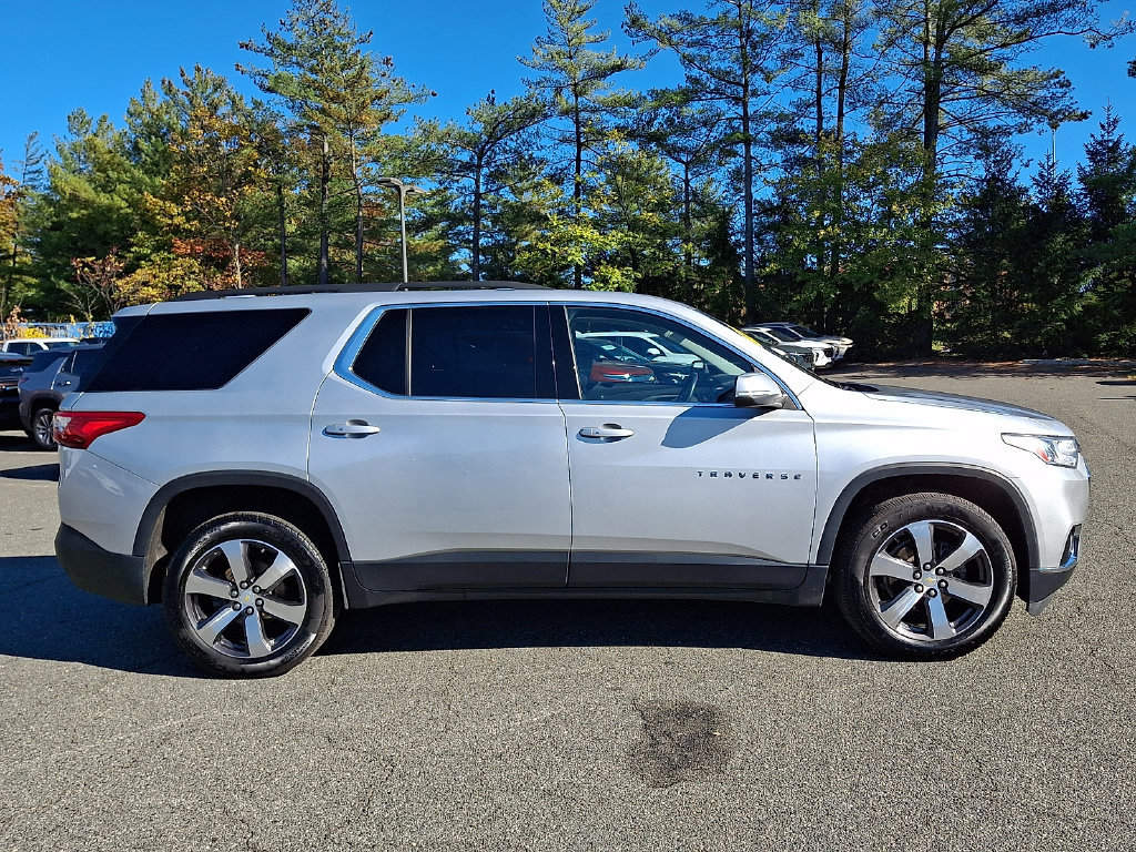 Certified 2021 Chevrolet Traverse LT w/ LT Premium Package AWD/4WD image 7
