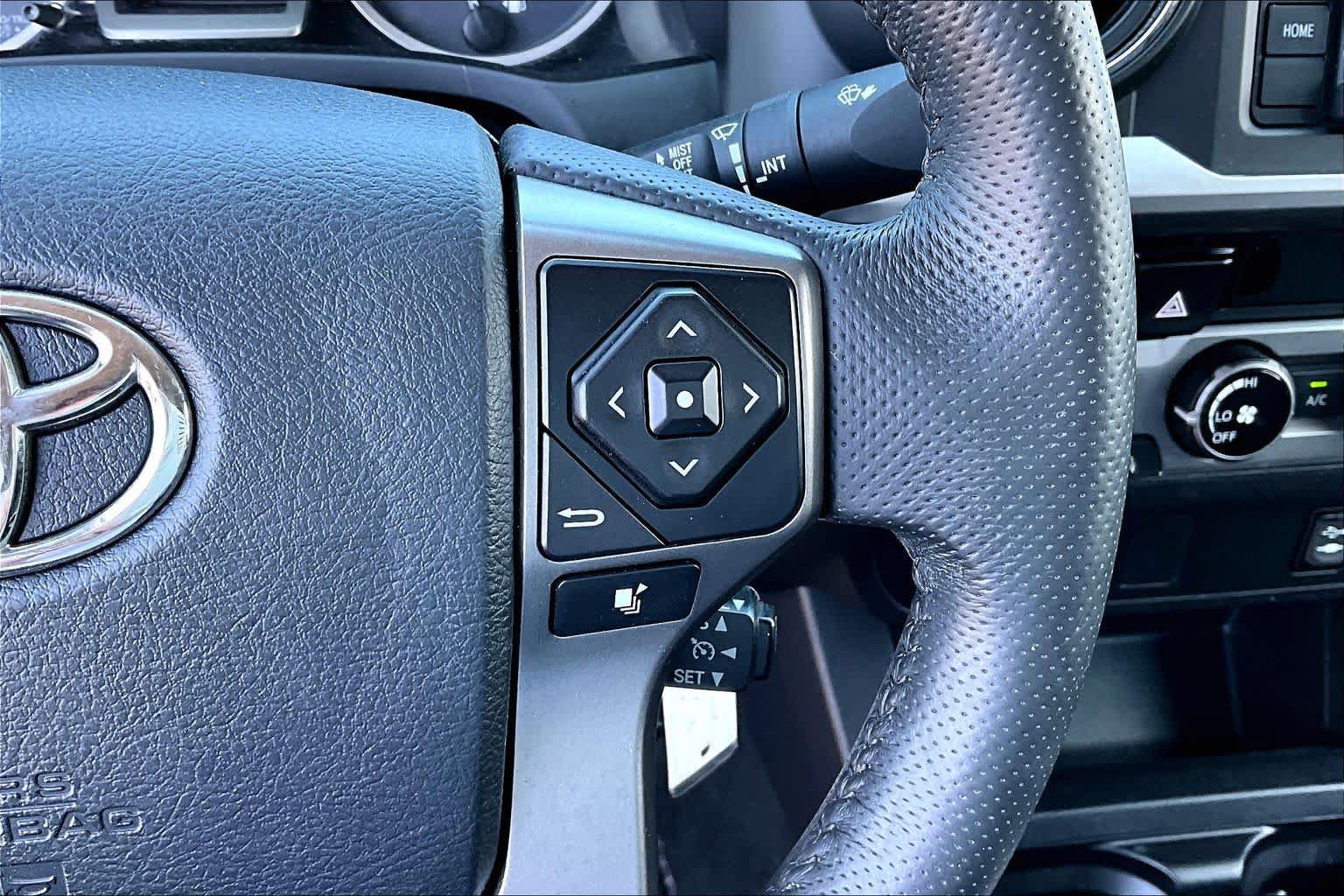 Used 2017 Toyota Tacoma SR5 AWD/4WD image 24