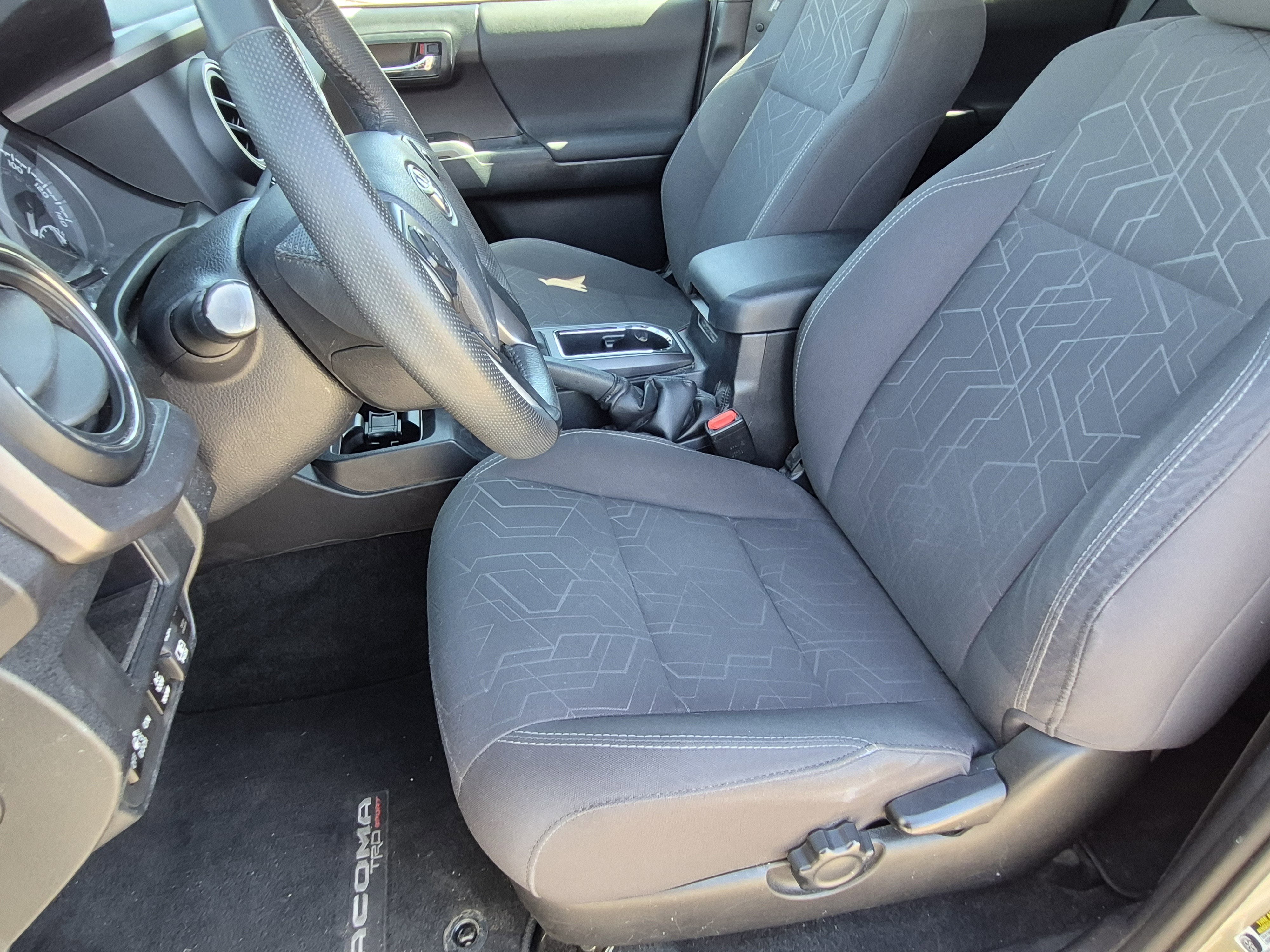 Used 2017 Toyota Tacoma TRD Sport w/ Premium & Technology Package AWD/4WD image 16