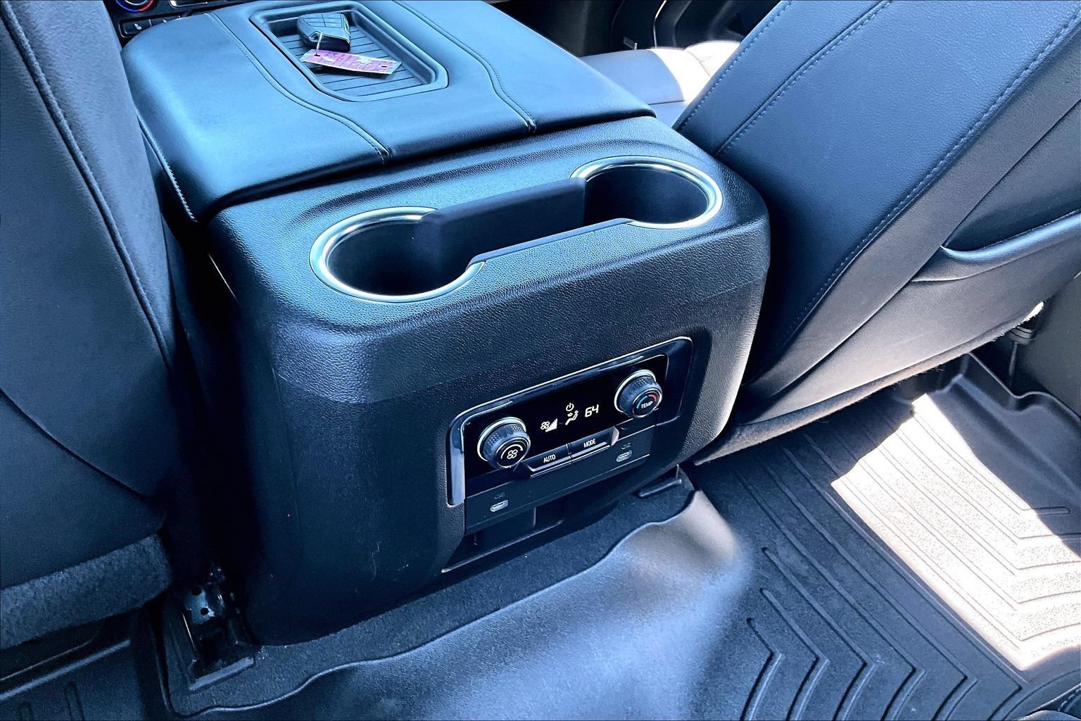 Used 2022 Chevrolet Suburban LT AWD/4WD image 23
