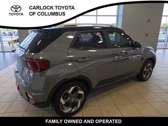 Used 2022 Hyundai Venue Limited FWD image 7