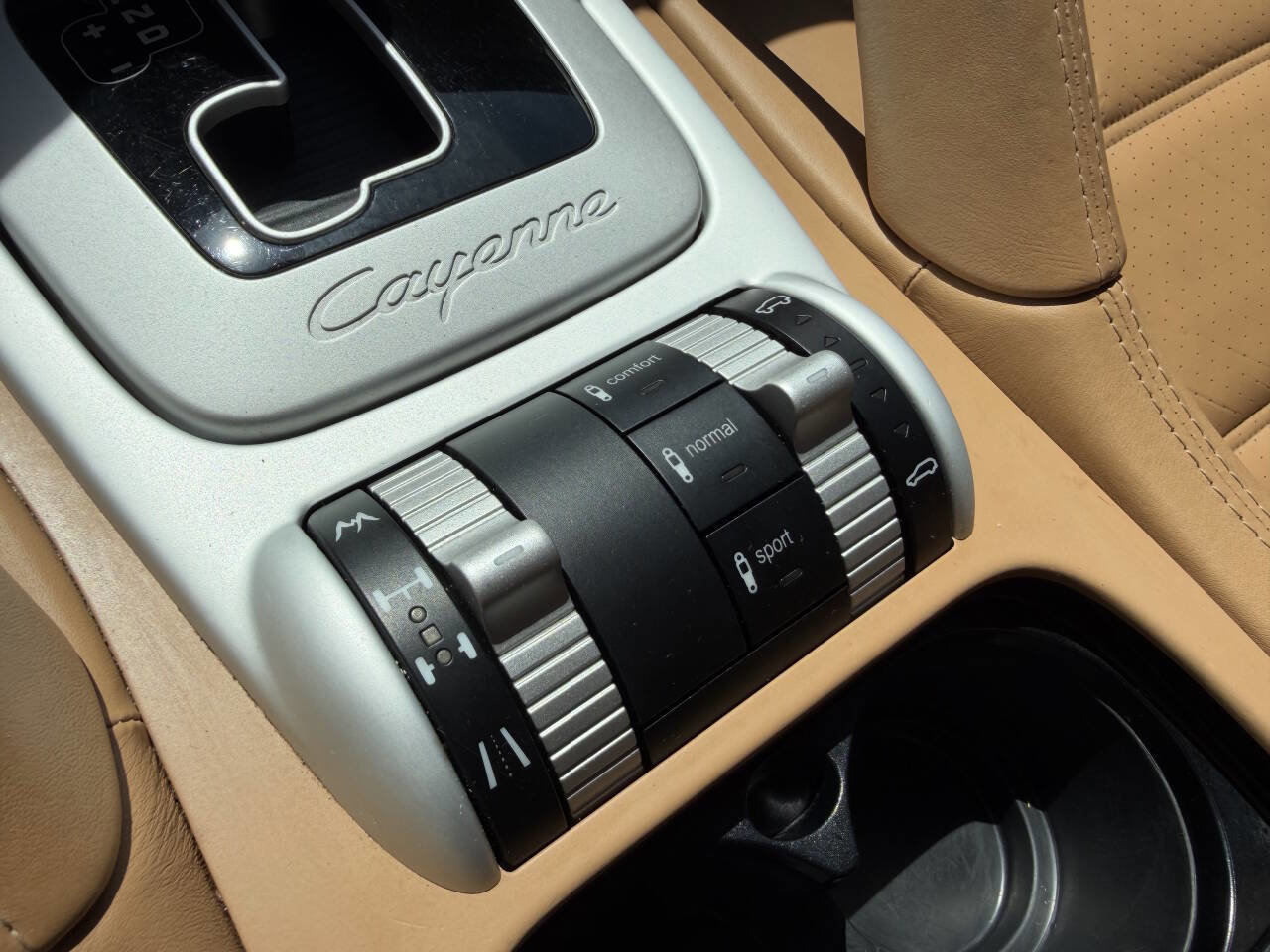 Used 2005 Porsche Cayenne Turbo AWD/4WD image 21
