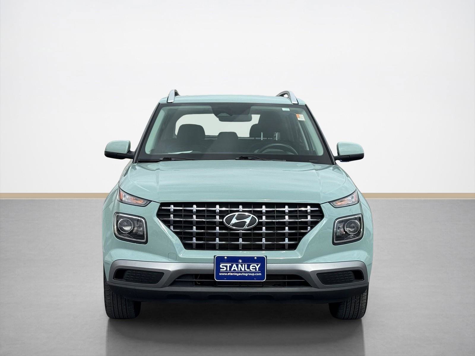 Used 2025 Hyundai Venue SEL image 2