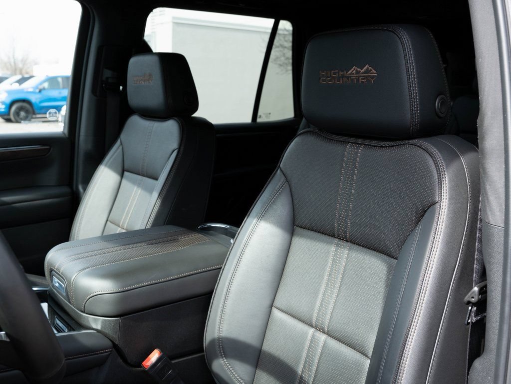 Used 2025 Chevrolet Tahoe High Country AWD/4WD image 23