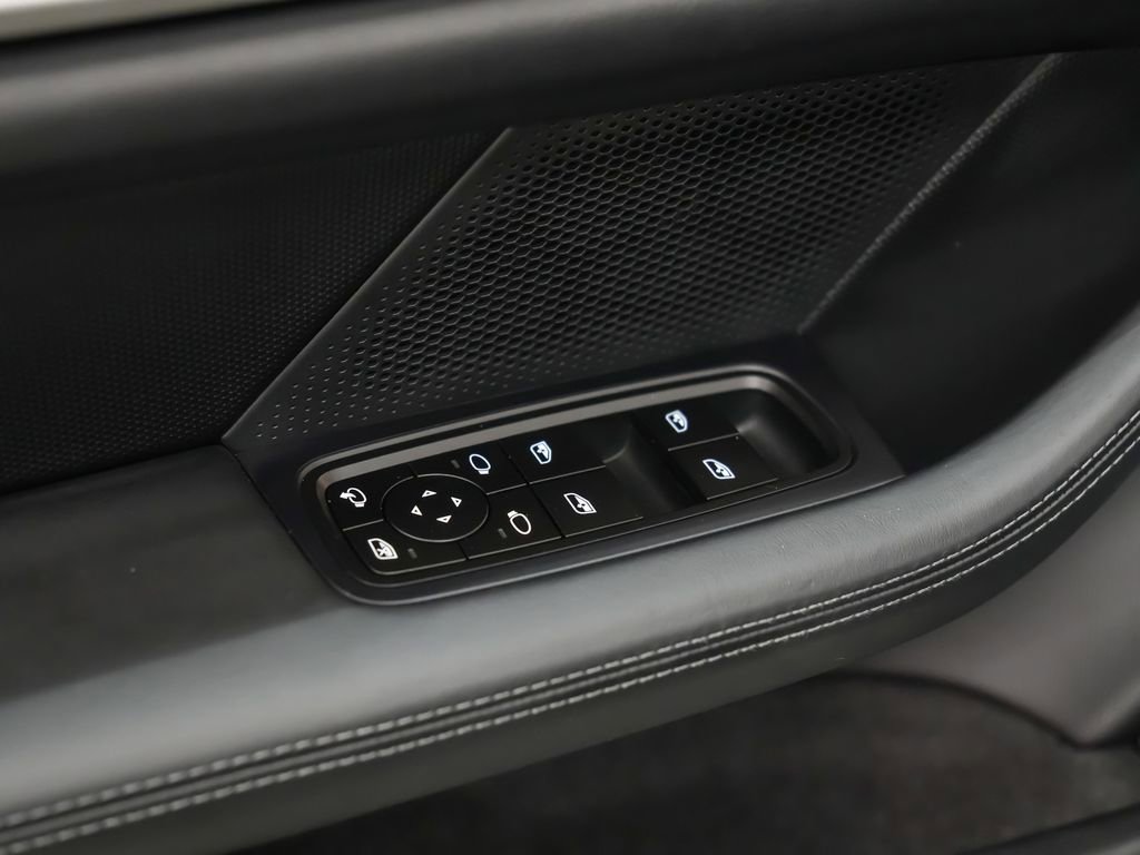 Certified 2025 Porsche Taycan 4S AWD/4WD image 24