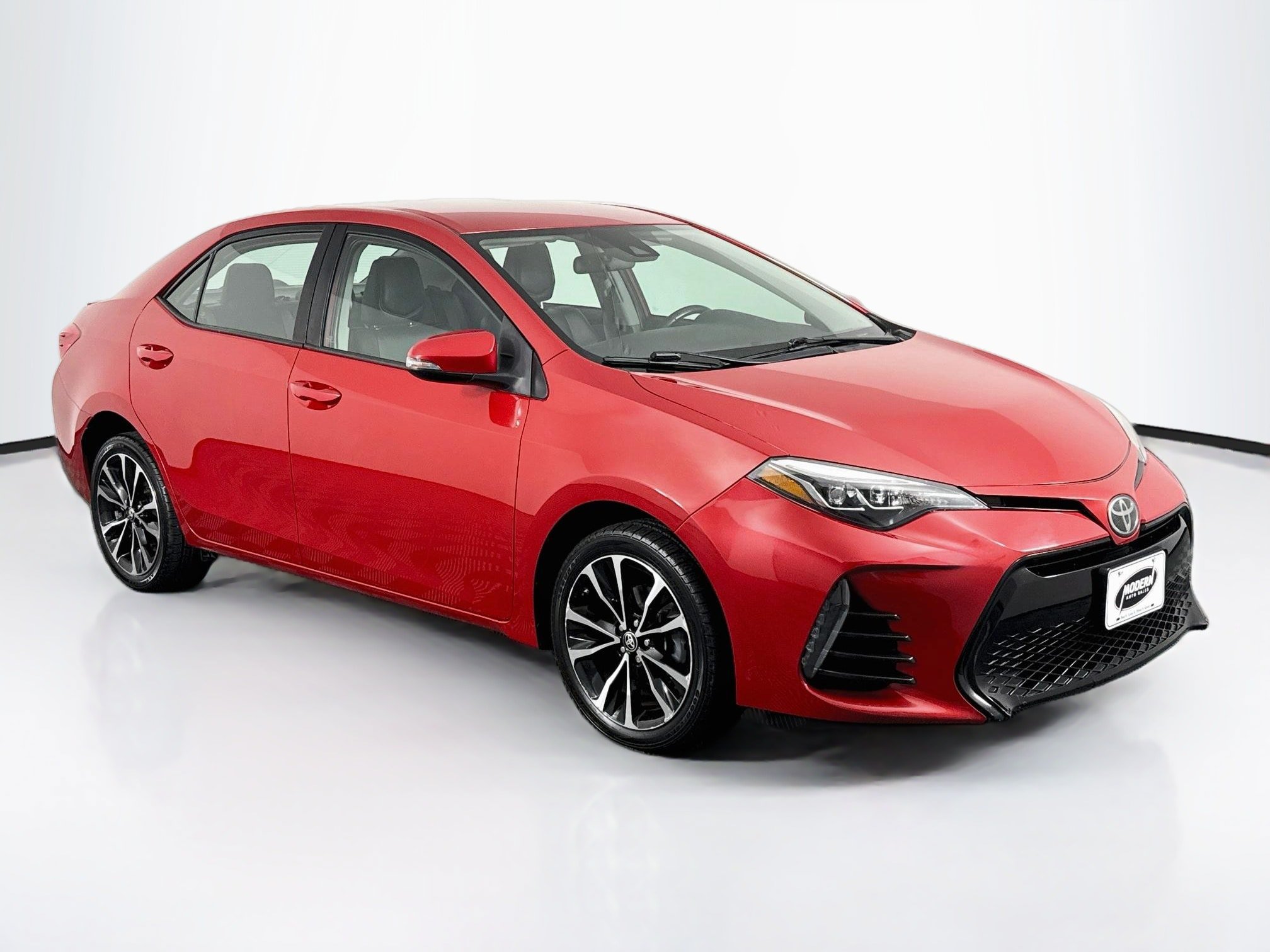 Used 2019 Toyota Corolla SE FWD image 2