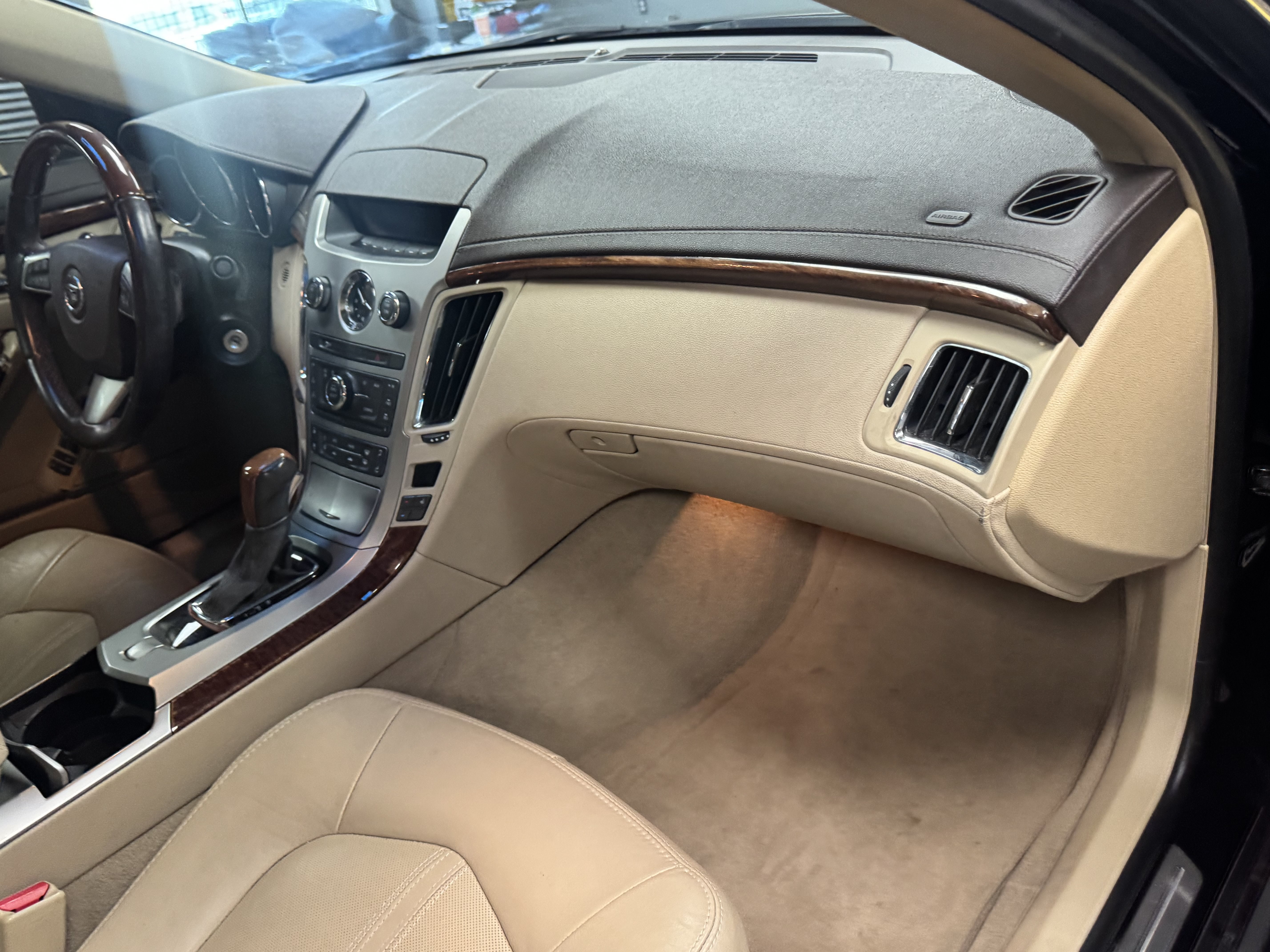 Used 2011 Cadillac CTS Luxury RWD image 11