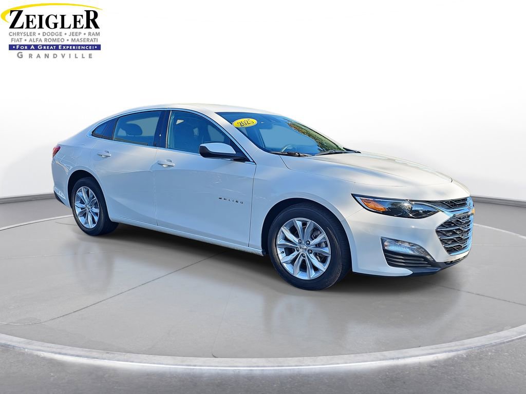 Used 2025 Chevrolet Malibu LT image 3
