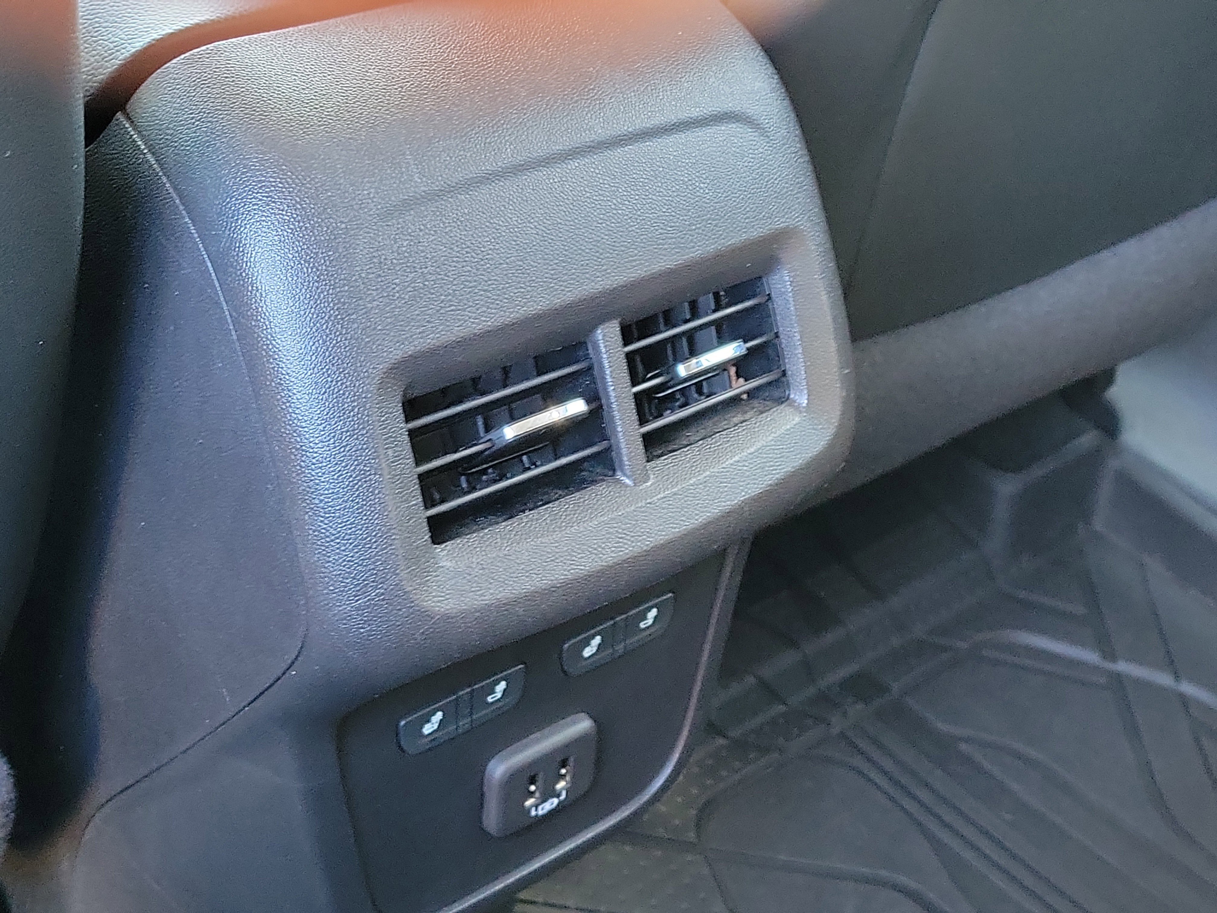 Used 2022 Chevrolet Equinox Premier image 16