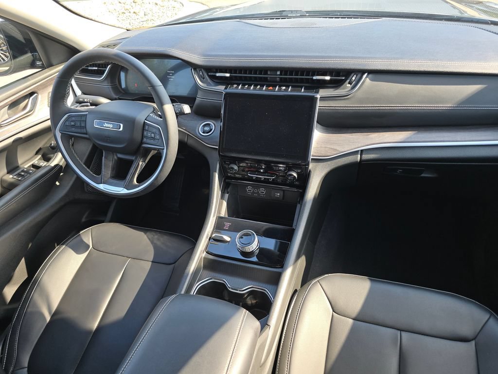 Used 2024 Jeep Grand Cherokee Limited AWD/4WD image 29