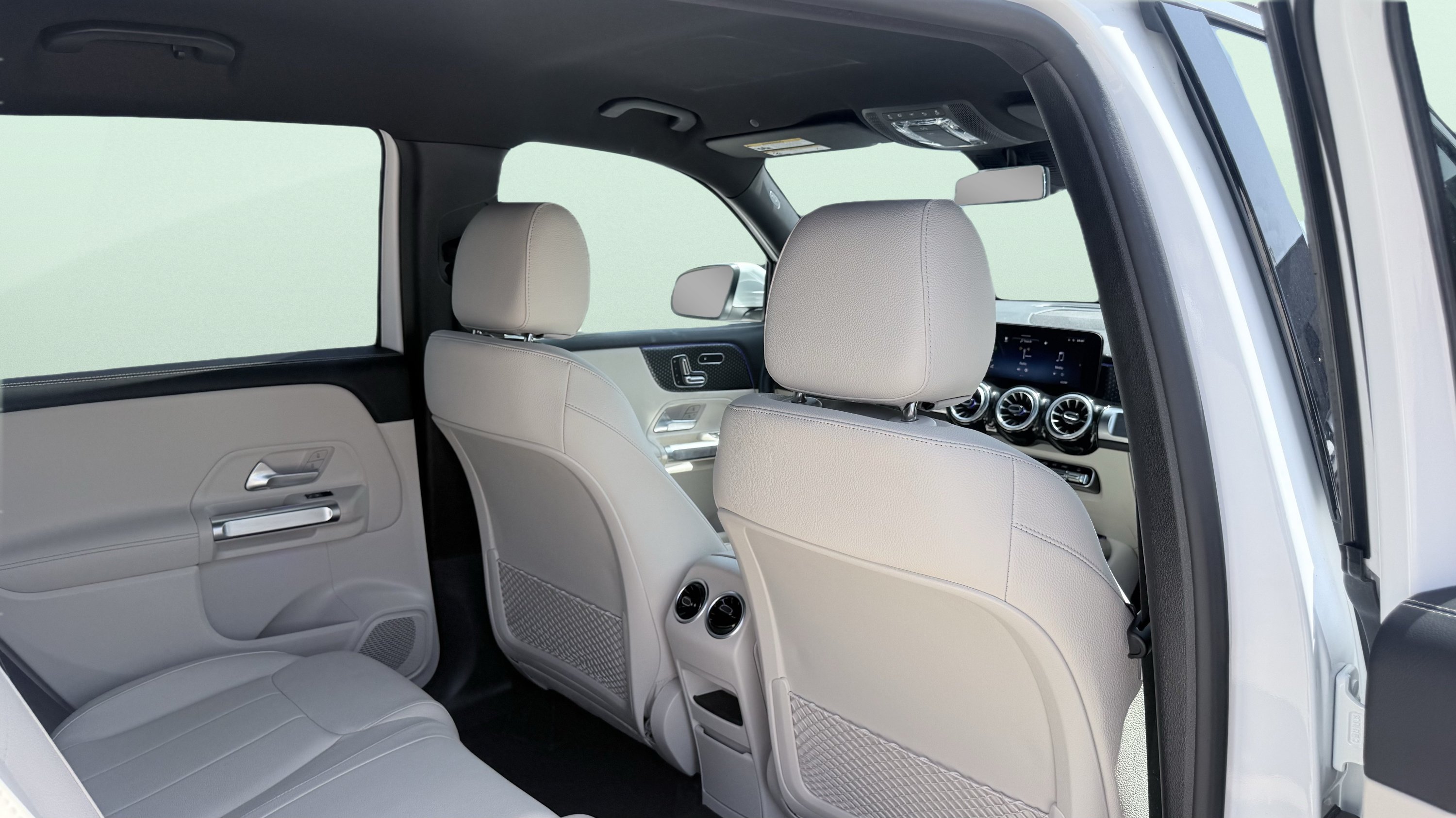 Used 2025 Mercedes-Benz GLB 250 image 39