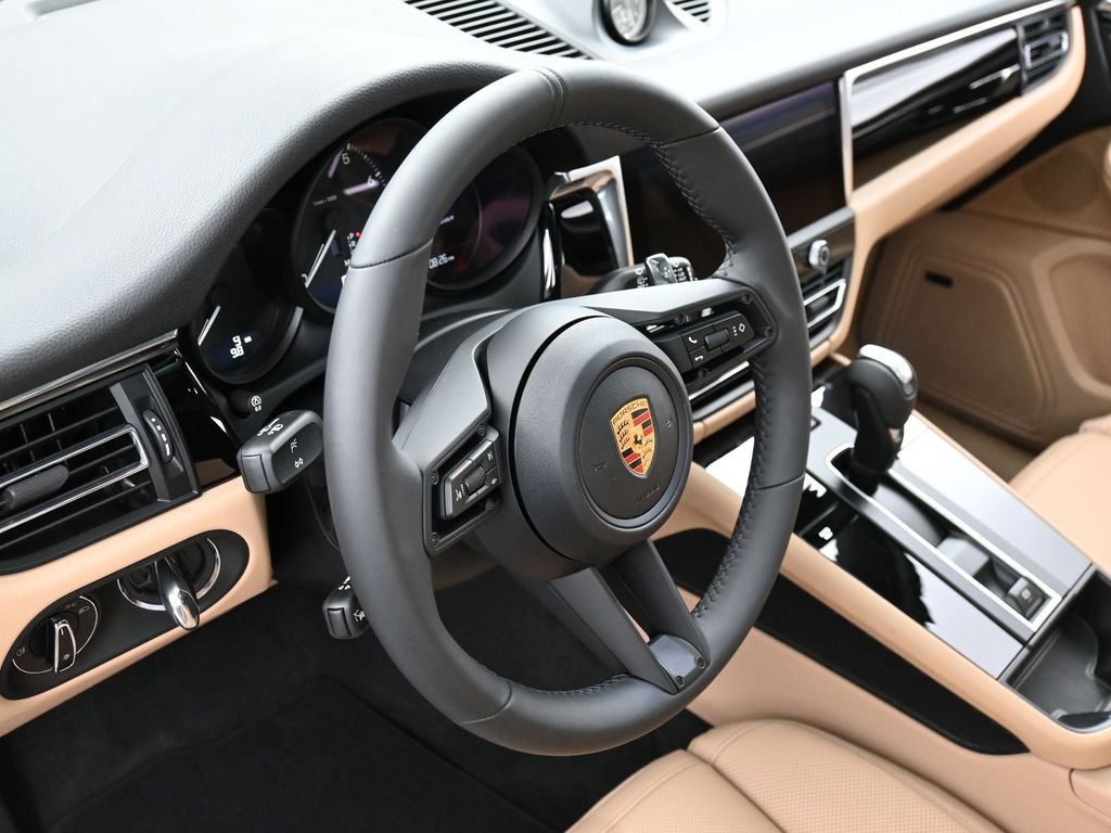 Certified 2026 Porsche Macan AWD/4WD image 16