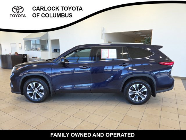 Used 2022 Toyota Highlander XLE AWD/4WD image 3