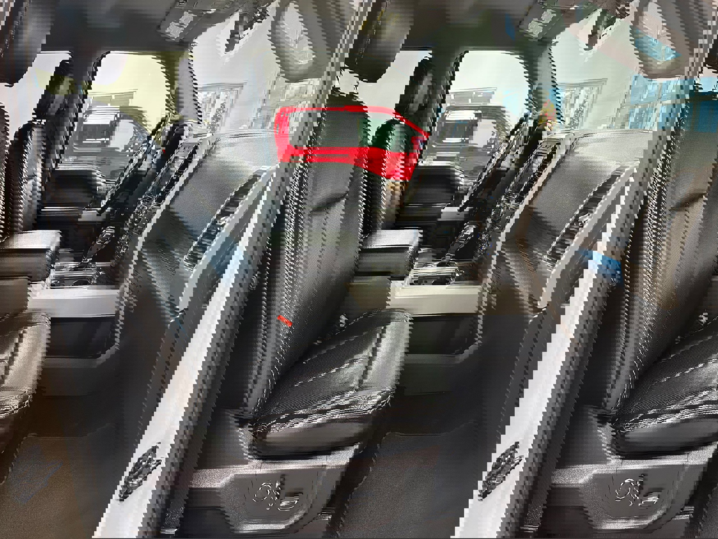 Used 2018 Ford F150 Lariat image 14