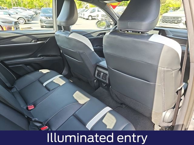 Used 2025 Toyota Camry SE image 13