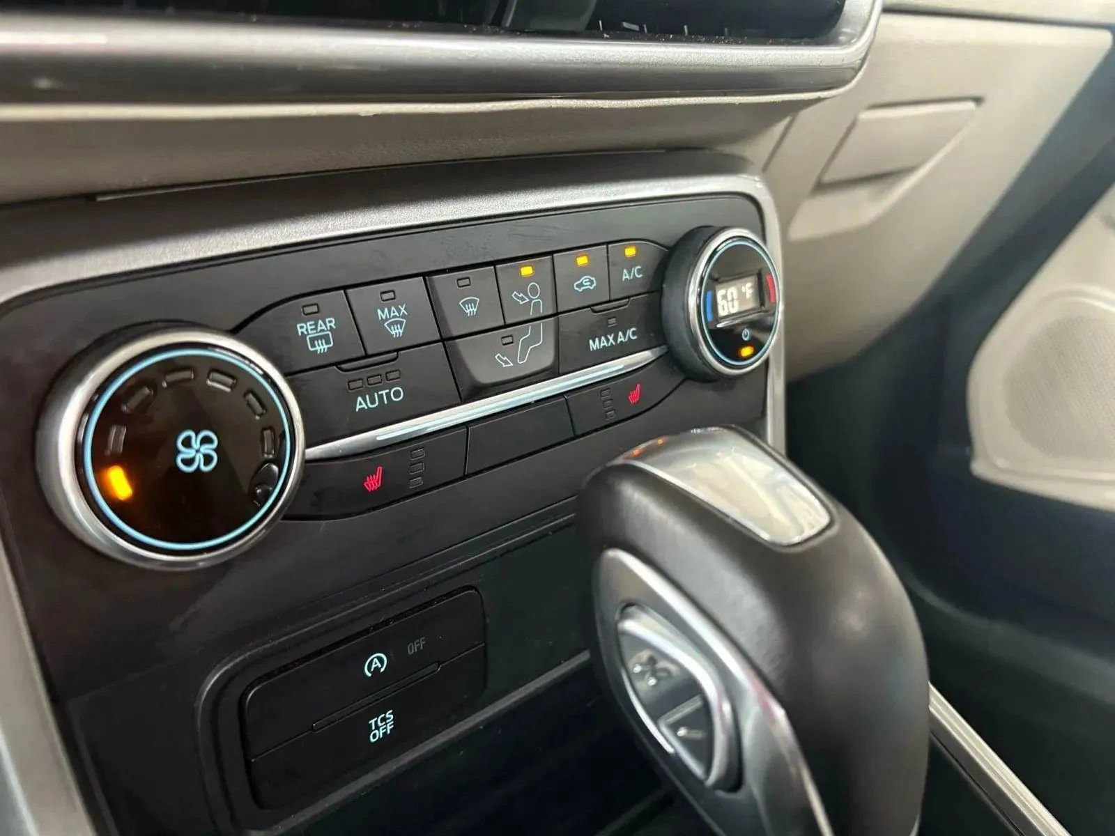 Used 2018 Ford EcoSport SE w/ SE Convenience Package image 30