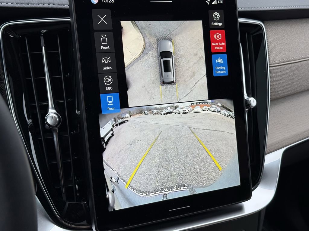 New 2026 Volvo XC90 B6 Plus w/ Protection Package Premier image 21