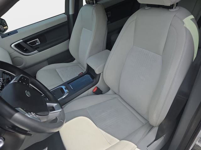 Used 2019 Land Rover Discovery Sport SE image 18